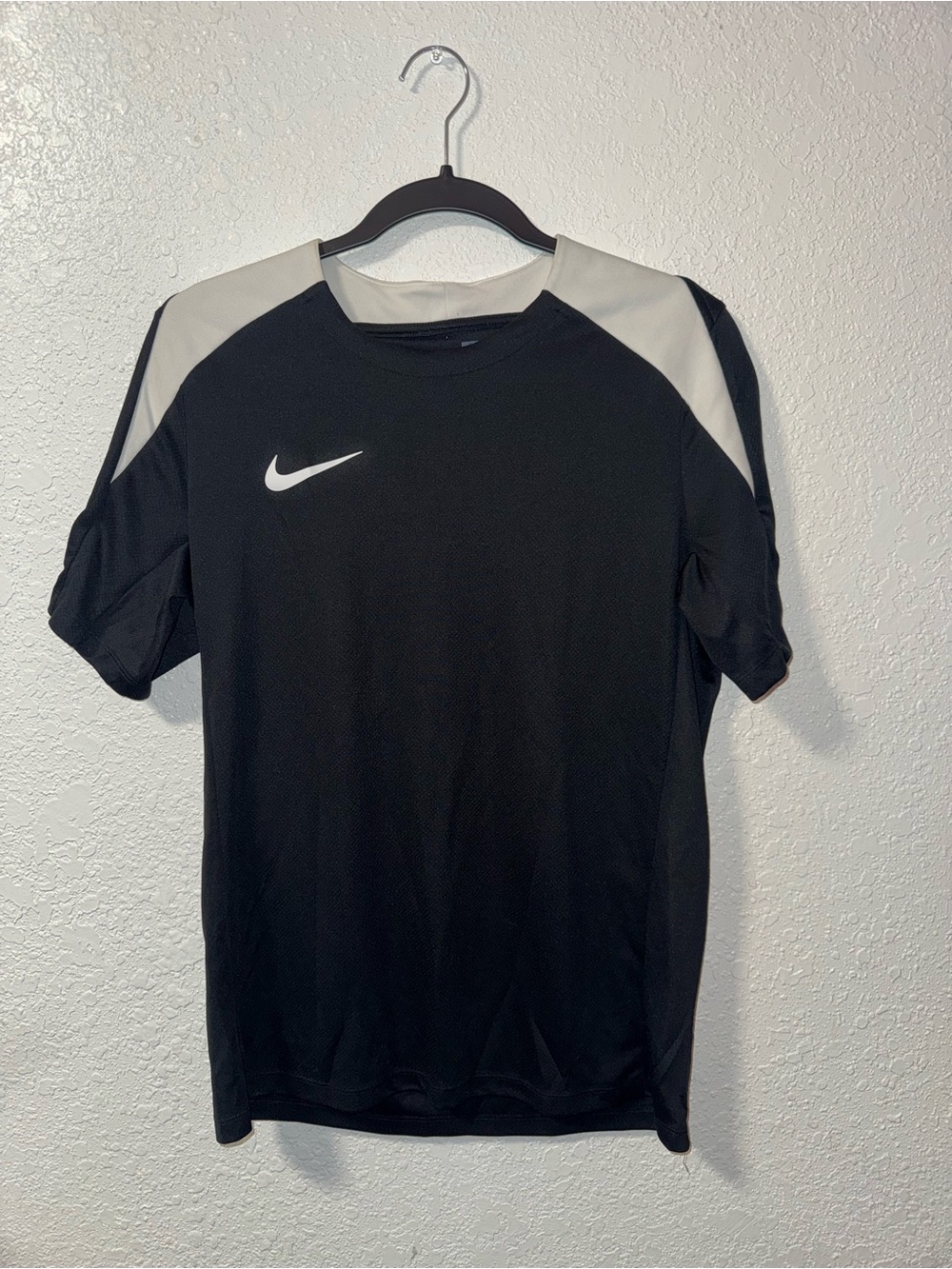 Nike Men’s Black Short-Sleeve Athletic Jersey with White Accents